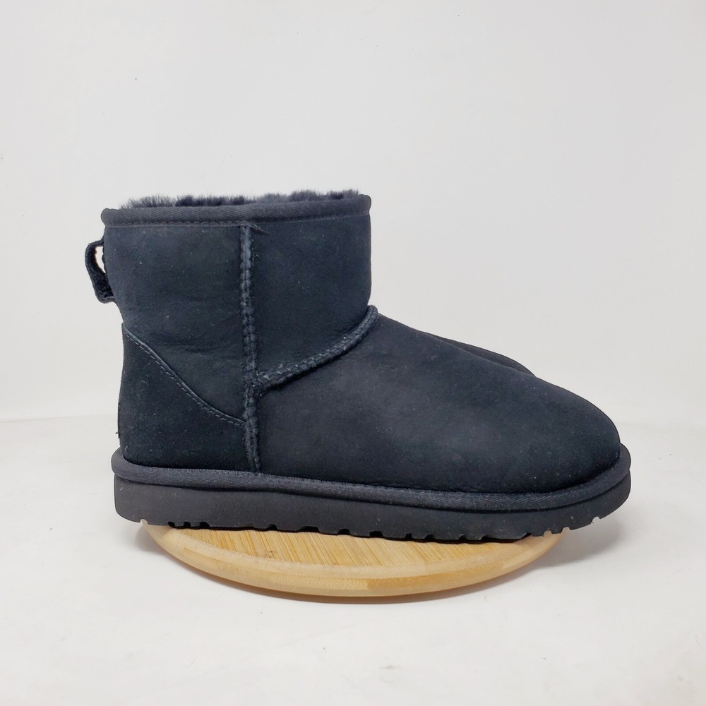 UGG Classic Mini II Boots Womens 9 Black Suede Shearling Lined Shoes